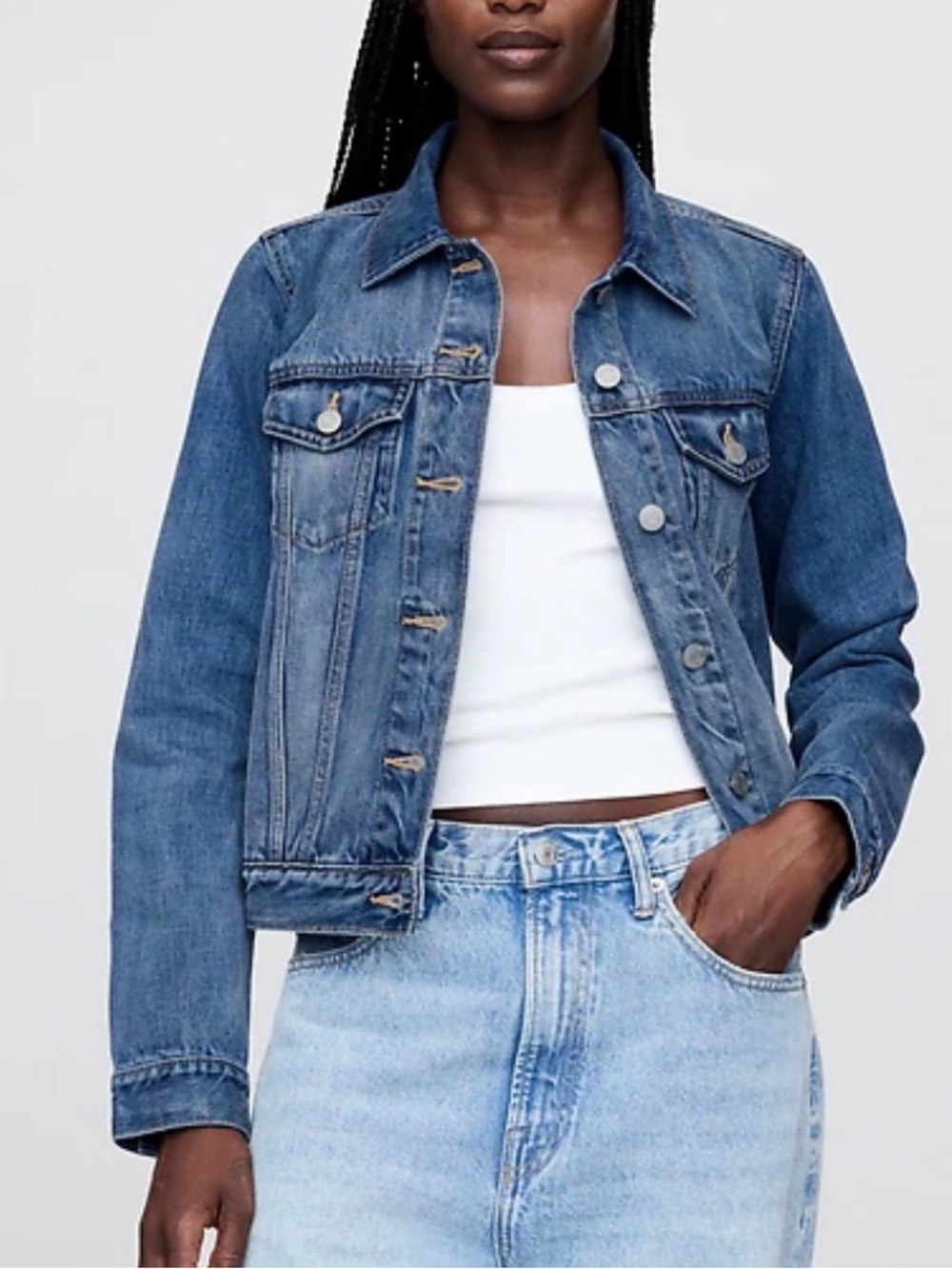GAP  Cropped Denim jacket with front snap closure & pockets women's  Medium